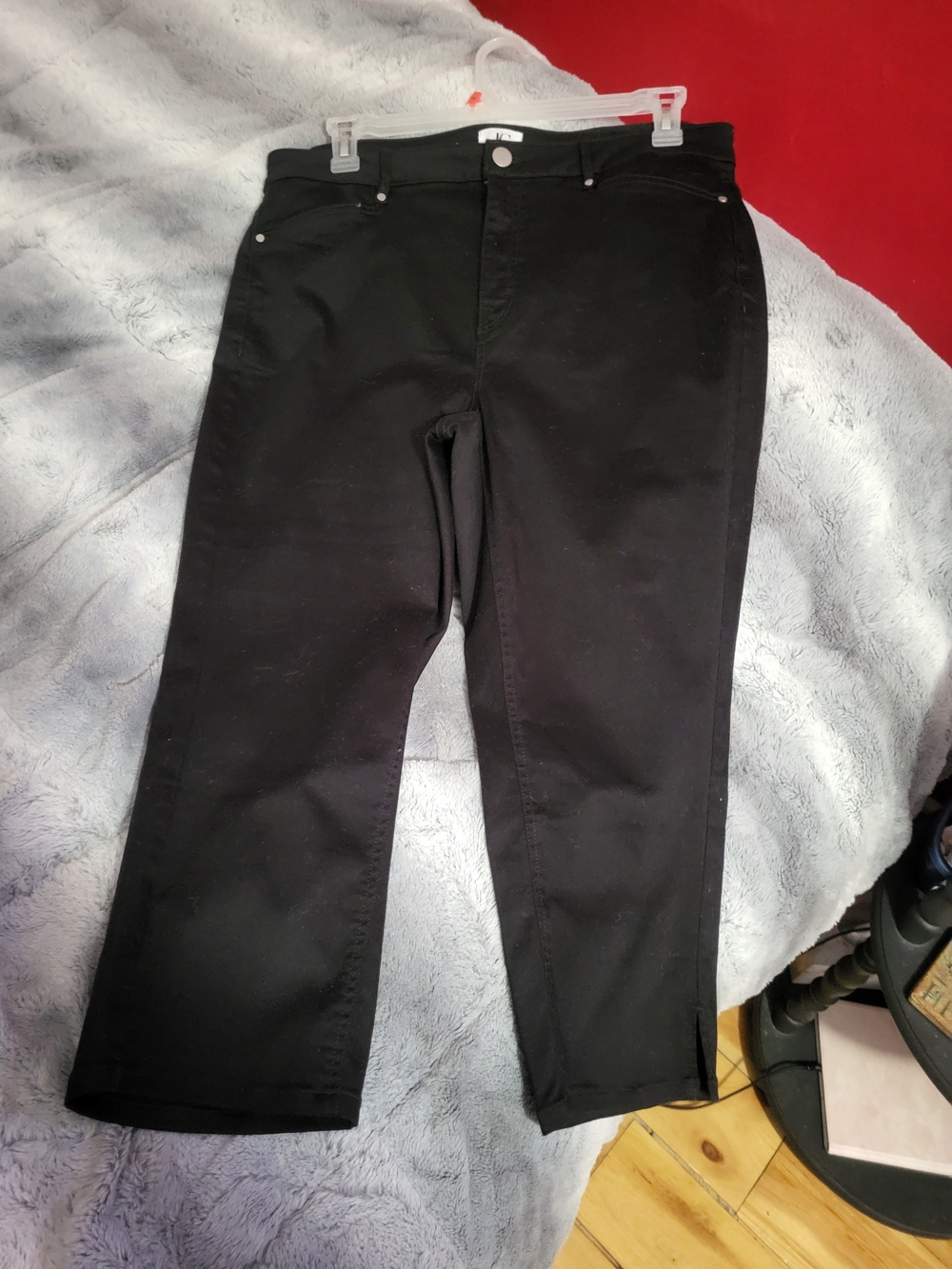 Black Straight-Leg Capris